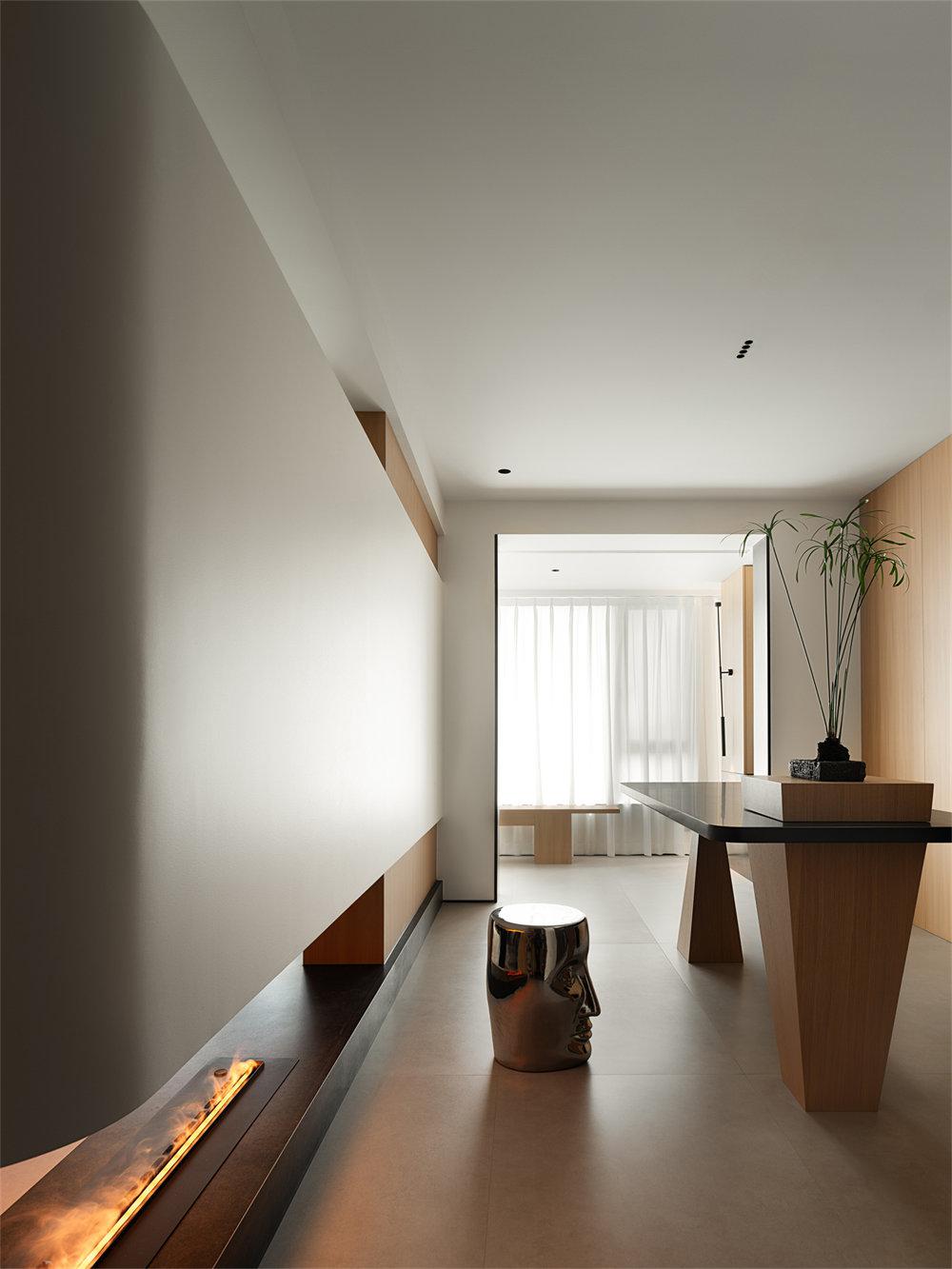 会客厅约多功能区的贯通，表达空间的整体性，同时也形成居住间的互动属性表达。